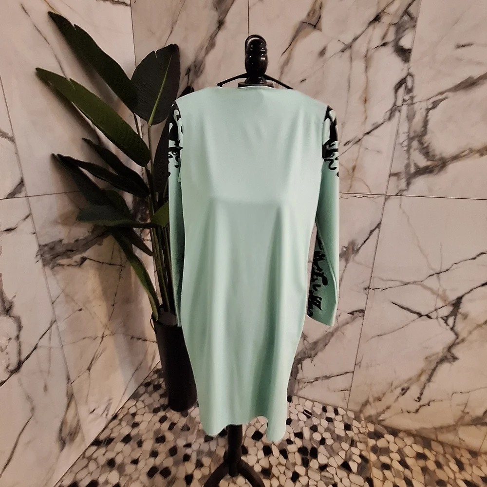 Dress - Picture 4 of 4